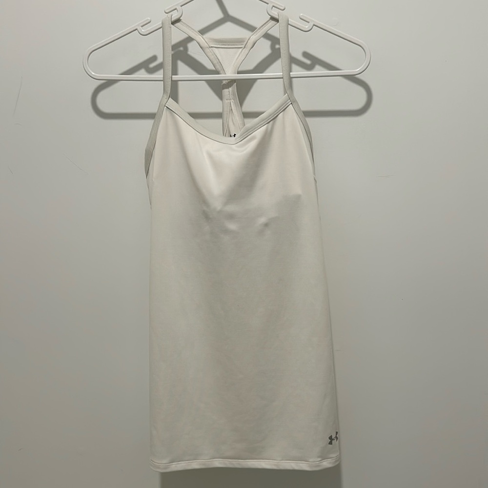 Under Armour women’s Heat Gear Athletic top size medium GUC